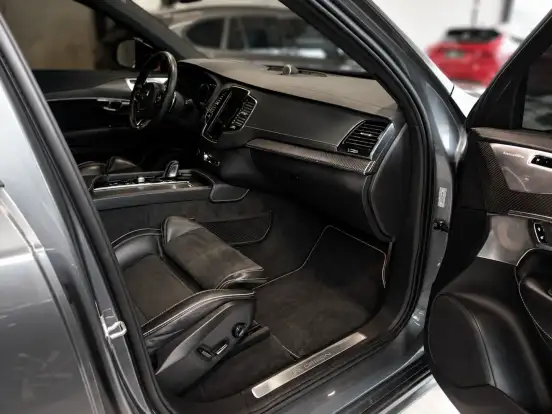 VOLVO-XC90-2019