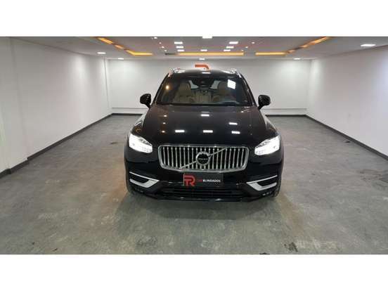 VOLVO-XC90-2020