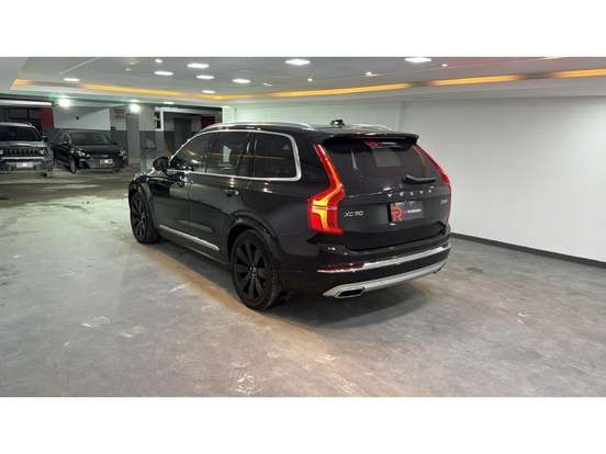 VOLVO-XC90-2020