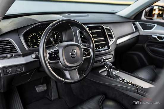 VOLVO-XC90-2019