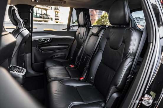 VOLVO-XC90-2019