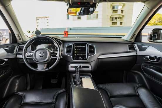 VOLVO-XC90-2019