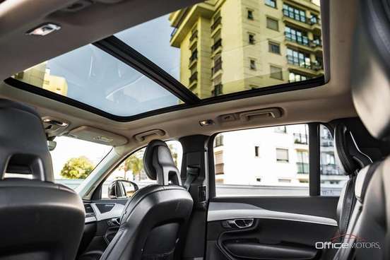 VOLVO-XC90-2019
