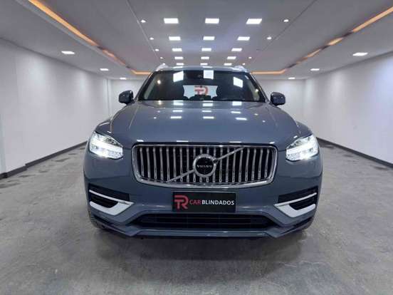 VOLVO-XC90-2021