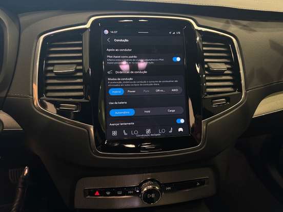 VOLVO-XC90-2023