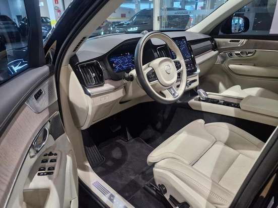 VOLVO-XC90-2025