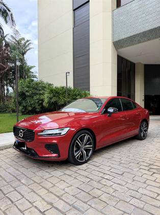VOLVO S60 2.0 T8 RECHARGE R-DESIGN AWD GEARTRONIC