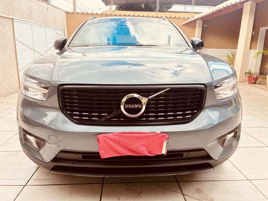 VOLVO-XC40-2020