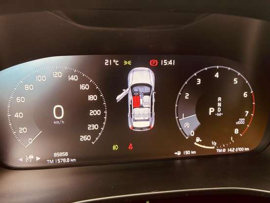 VOLVO-XC40-2020