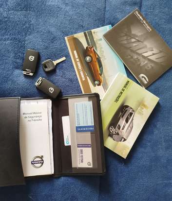 VOLVO-XC60-2012