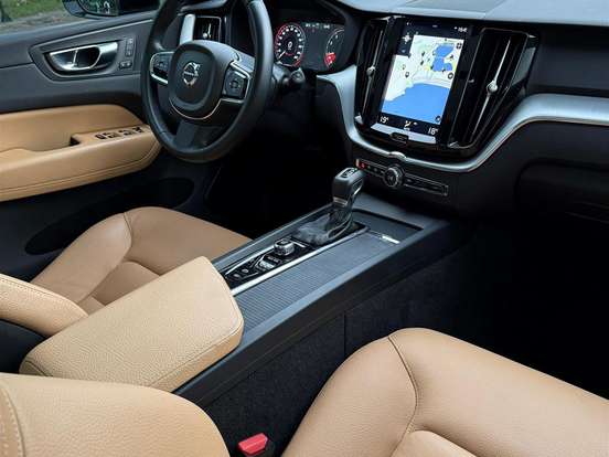 VOLVO-XC60-2.0 T5 GASOLINA MOMENTUM AWD GEARTRONIC VOLVO-XC60-2019