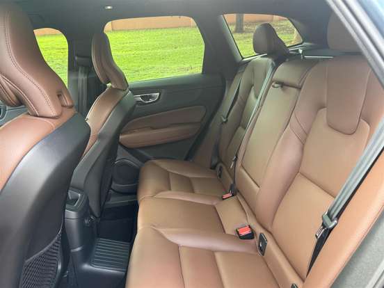 VOLVO-XC60-2022