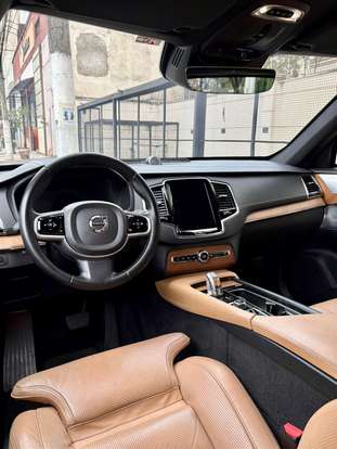 VOLVO-XC90-2017