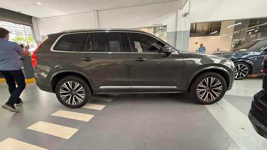 VOLVO-XC90-2021