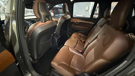 VOLVO-XC90-2021