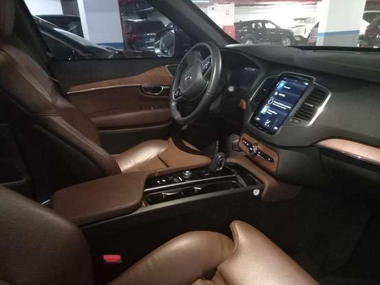 VOLVO-XC90-2021