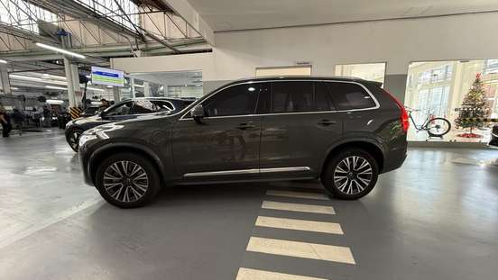 VOLVO-XC90-2021