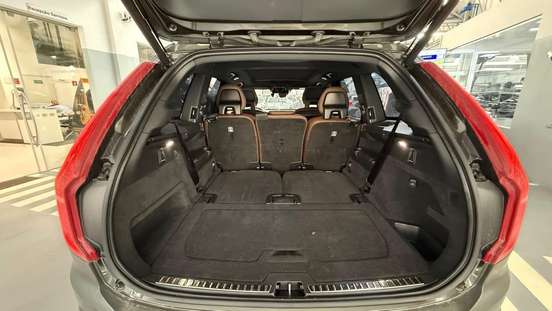 VOLVO-XC90-2021
