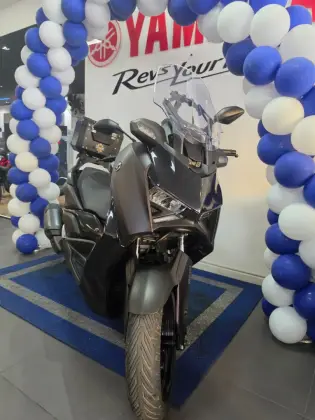YAMAHA XMAX 300 CONNECTED ABS 