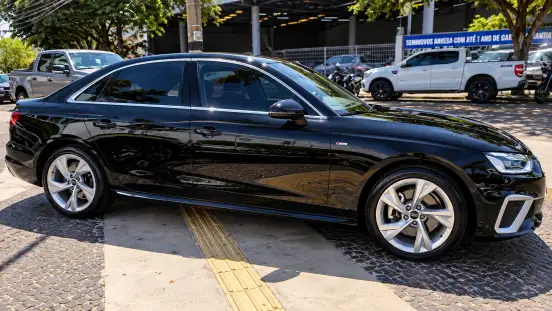 AUDI-A4-2021