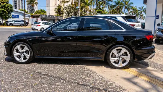 AUDI-A4-2021