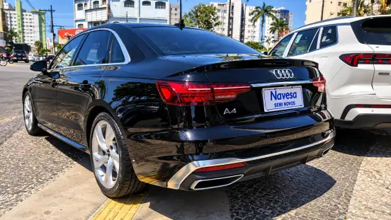 AUDI-A4-2021