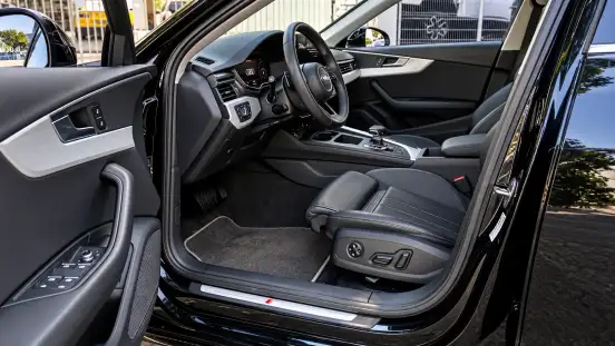 AUDI-A4-2021
