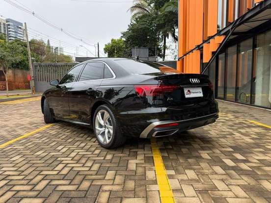 AUDI-A4-2021