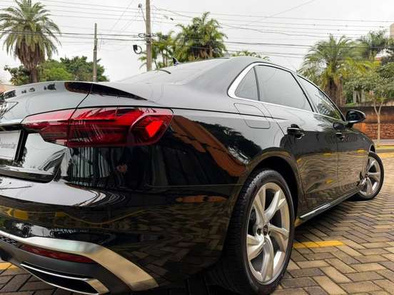 AUDI-A4-2021