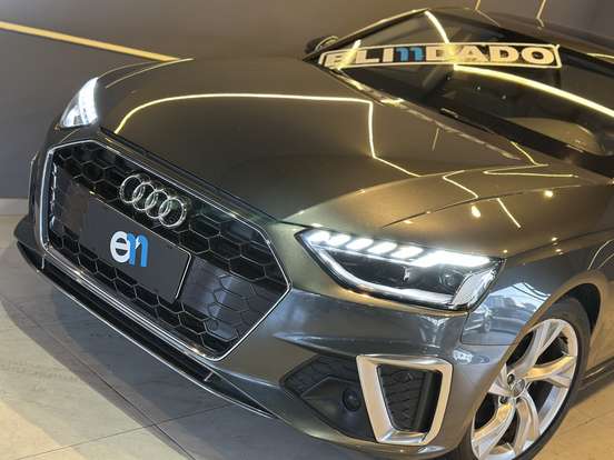 AUDI-A4-2020