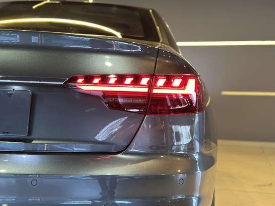 AUDI-A4-2020