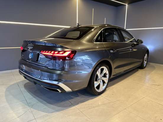 AUDI-A4-2020