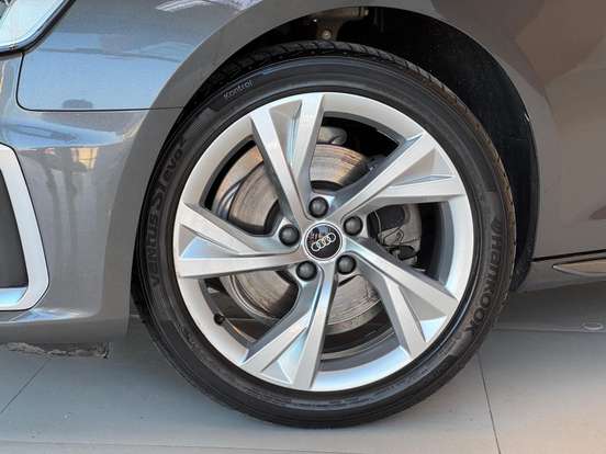 AUDI-A4-2021