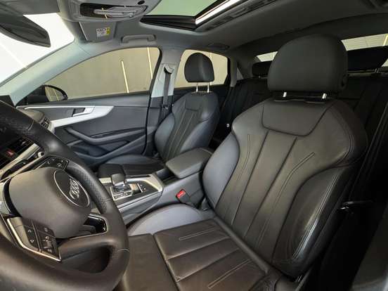 AUDI-A4-2021