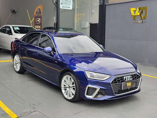 AUDI-A4-2022