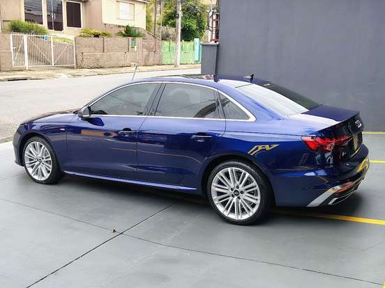 AUDI-A4-2022