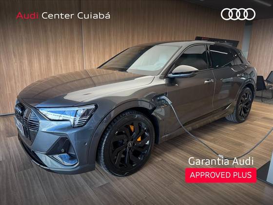 AUDI E-TRON ELÉTRICO PERFORMANCE BLACK QUATTRO