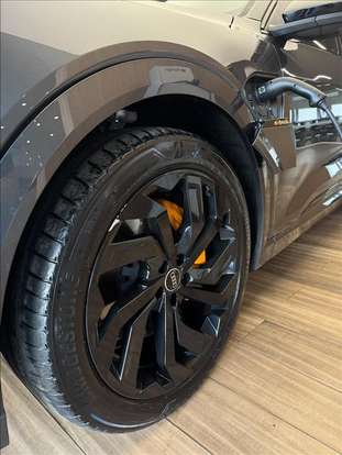AUDI-E-TRON-2022