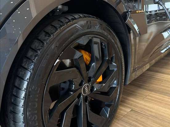 AUDI-E-TRON-ELÉTRICO PERFORMANCE BLACK QUATTRO AUDI-E-TRON-2022