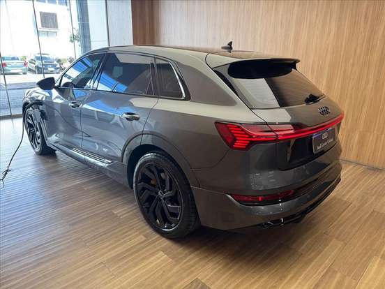 AUDI-E-TRON-ELÉTRICO PERFORMANCE BLACK QUATTRO AUDI-E-TRON-2022