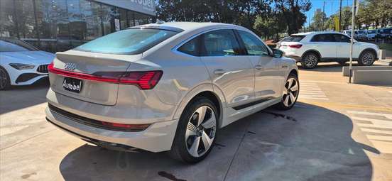 AUDI-E-TRON-2022