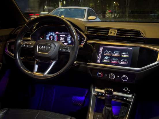 AUDI-Q3-2019