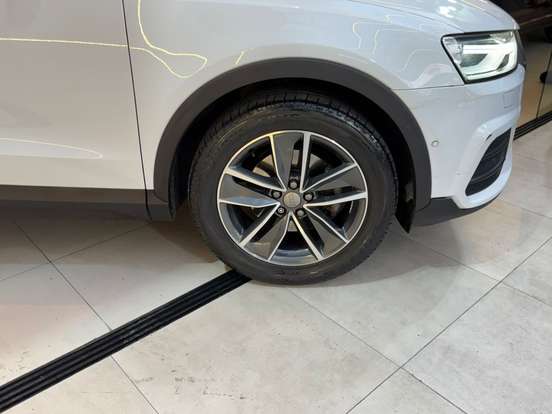 AUDI-Q3-2018