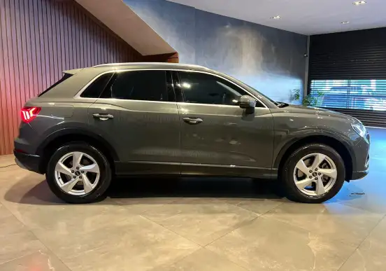 AUDI-Q3-2022