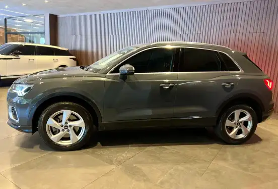 AUDI-Q3-2022