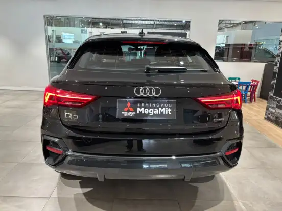 AUDI-Q3-2023