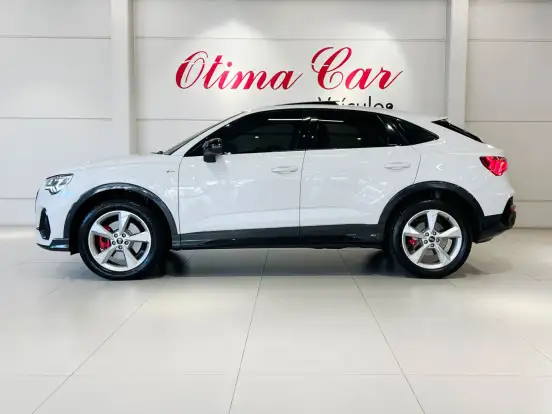 AUDI-Q3-2022