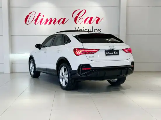 AUDI-Q3-2022
