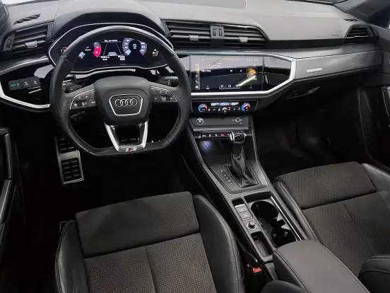 AUDI-Q3-2022