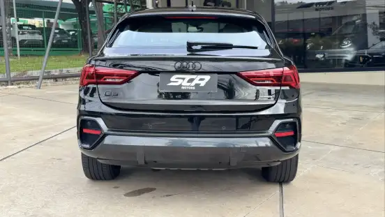 AUDI-Q3-2023